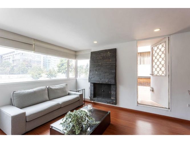 Apartamento de 3 alcobas en venta en Chico Norte, Bogotá, 135 m² · foto 3 de 24