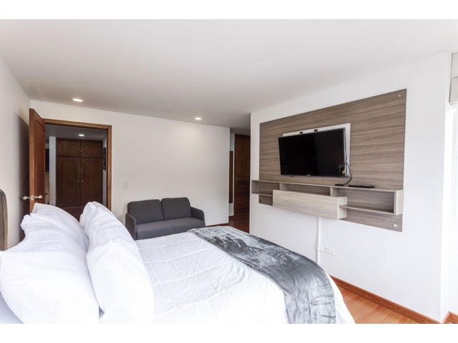 Apartamento de 3 alcobas en venta en Chico Norte, Bogotá, 135 m² · foto 11 de 24