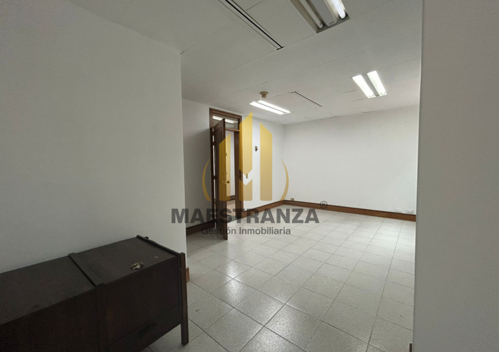 Consultorio en venta en La Aguacatala, Medellín, 27 m² · foto 6 de 9