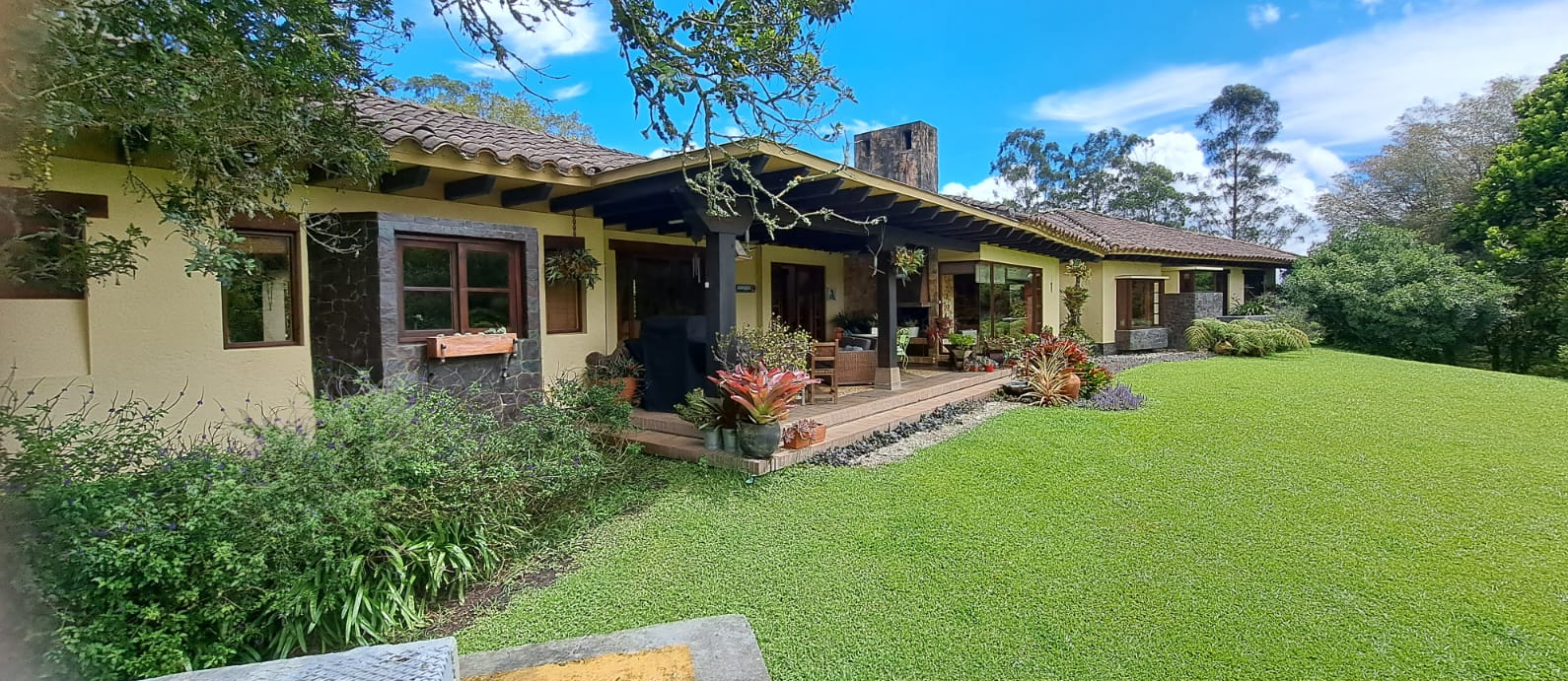 5BR Country House in Pontezuela for Sale