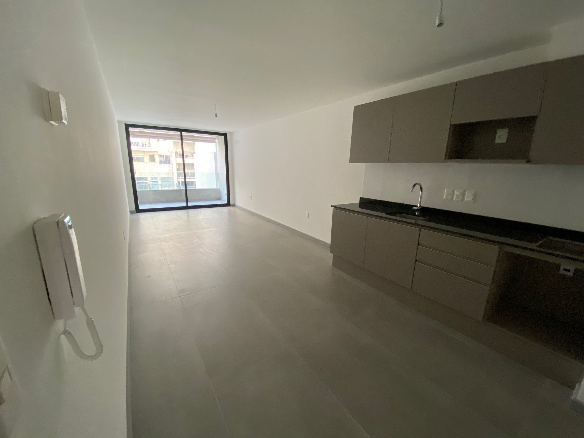 VENTA APARTAMENTO UN DORMITORIO PATIO Y GARAJE POCITOS