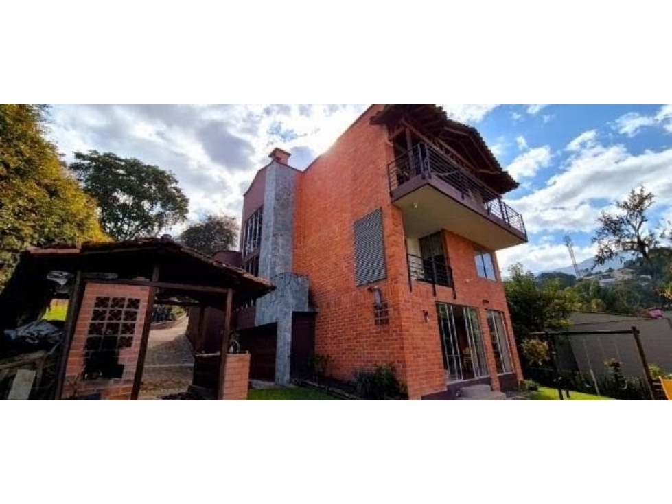 Casa en Arriendo en Loma de las brujas, Envigado - 2