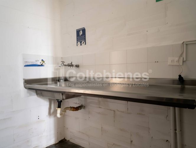 Bodega en arriendo en Señorial, Envigado, 300 m² · foto 4 de 20