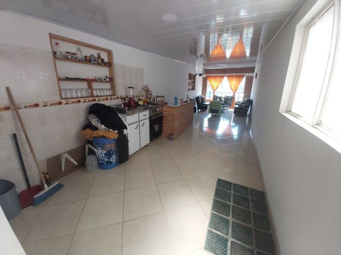 Casa de 5 alcobas en venta en Santa Catalina, Bogotá, 216 m² · foto 3 de 14