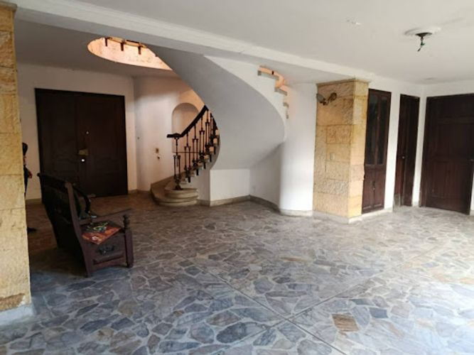 Casa de 9 alcobas en arriendo en Zuñiga, Envigado, 450 m² · foto 4 de 24