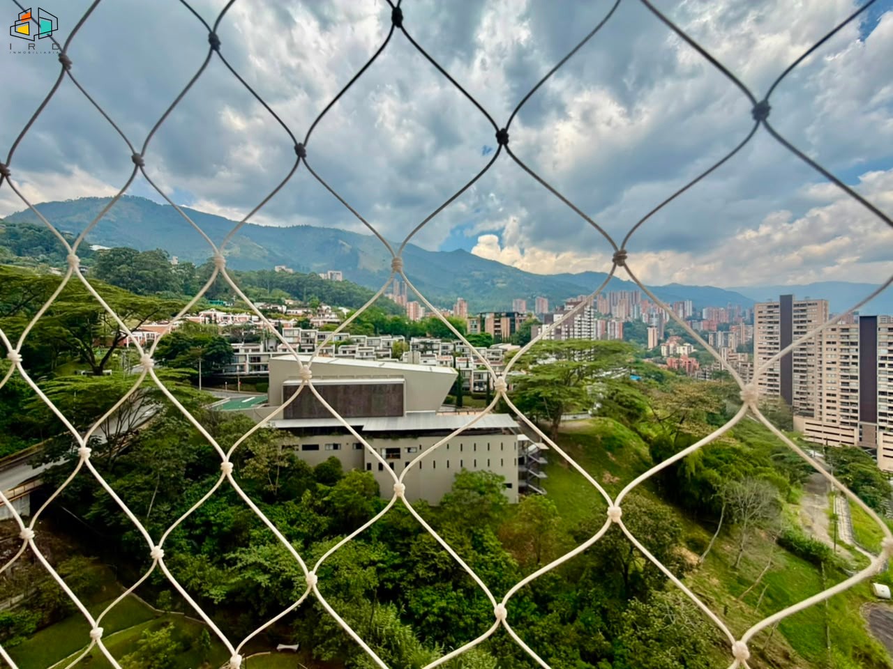 Apartamento en arriendo en El Poblado, Medellín · foto 2 de 24