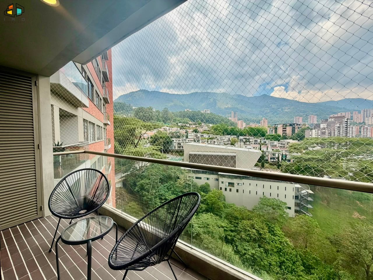 Apartamento en arriendo en El Poblado, Medellín · foto 3 de 24