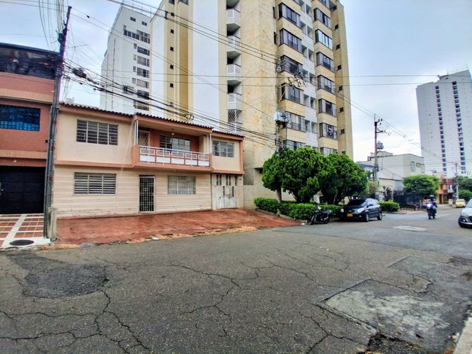Casa de 6 alcobas en venta en San Alonso, Bucaramanga, 240 m² · foto 2 de 24