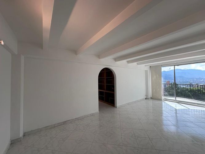Apartamento de 3 alcobas en arriendo en Los Naranjos, Medellín, 100 m² · foto 3 de 18