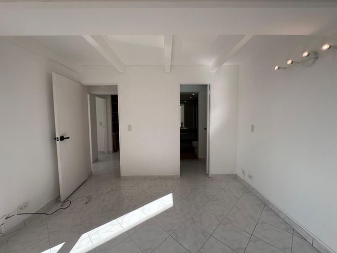 Apartamento de 3 alcobas en arriendo en Los Naranjos, Medellín, 100 m² · foto 9 de 18