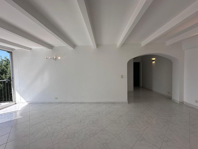 Apartamento de 3 alcobas en arriendo en Los Naranjos, Medellín, 100 m² · foto 2 de 18