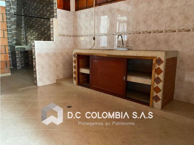 Casa de 3 alcobas en venta en Ciudad Montes, Girardot, 72 m² · foto 2 de 8