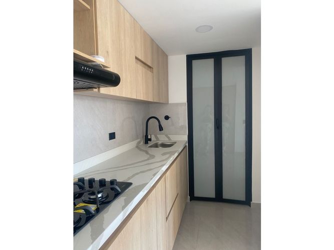 Apartamento de 3 alcobas en venta en El Porvenir, Rionegro, 74 m² · foto 2 de 17