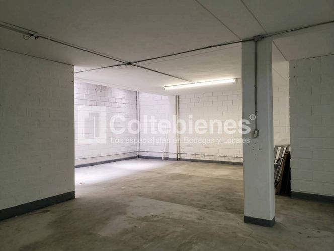 Bodega en venta en El Poblado, Medellín, 580 m² · foto 2 de 10