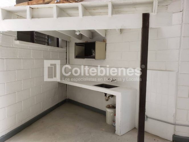 Bodega en venta en El Poblado, Medellín, 580 m² · foto 4 de 10