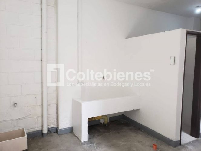Bodega en venta en El Poblado, Medellín, 580 m² · foto 5 de 10