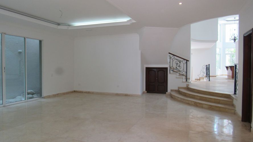 Casa de 4 alcobas en arriendo en Altos De Riomar, Barranquilla, 450 m² · foto 2 de 14