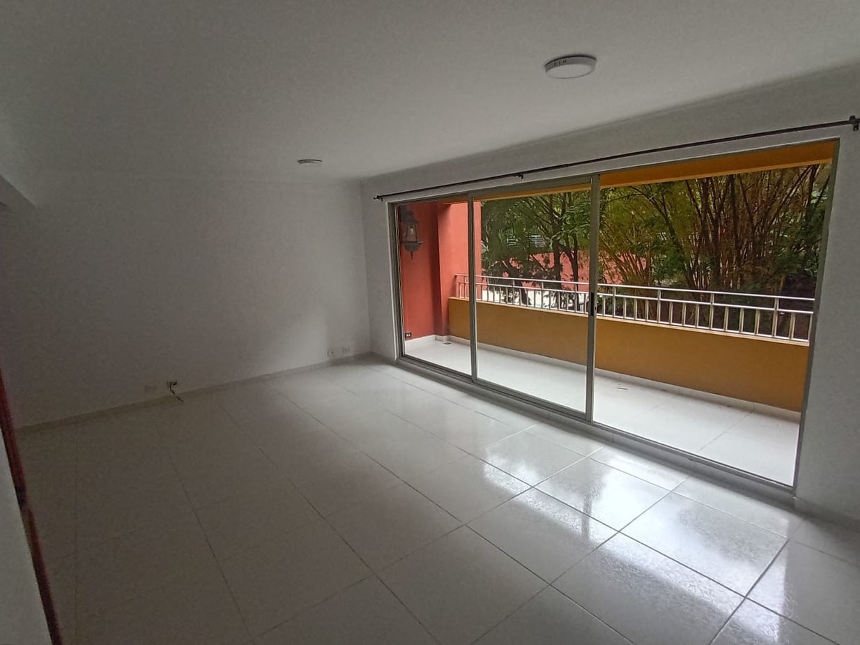Apartamento en arriendo en Laureles, Medellín · foto 3 de 19