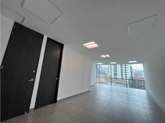 Oficina en arriendo en Milla De Oro, Medellín, 50 m² · foto 2 de 11