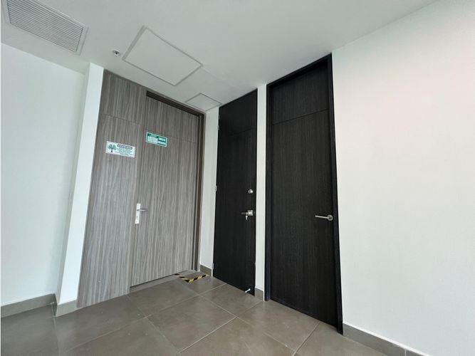 Oficina en arriendo en Milla De Oro, Medellín, 50 m² · foto 3 de 11