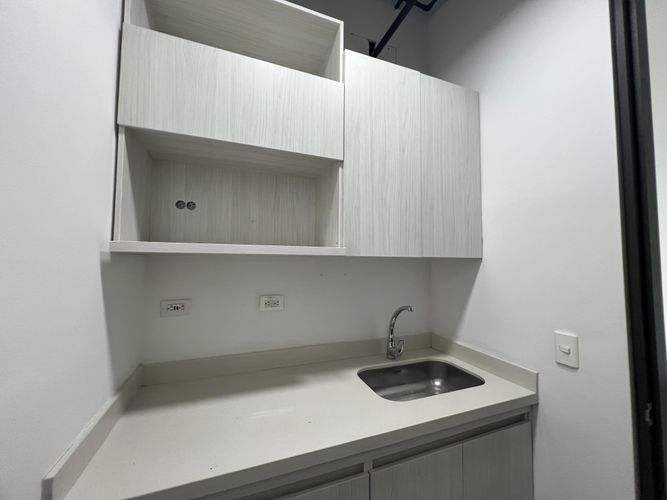 Oficina en arriendo en Patio Bonito, Medellín, 50 m² · foto 6 de 10