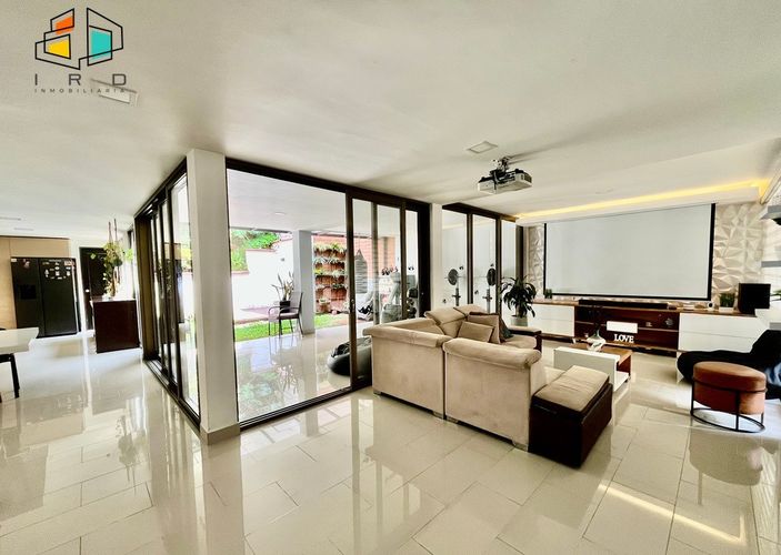 Casa de 3 alcobas en venta en Belén, Medellín, 191 m² · foto 2 de 24