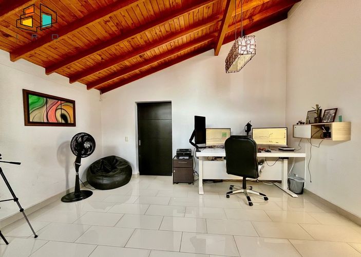 Casa de 3 alcobas en venta en Belén, Medellín, 191 m² · foto 20 de 24