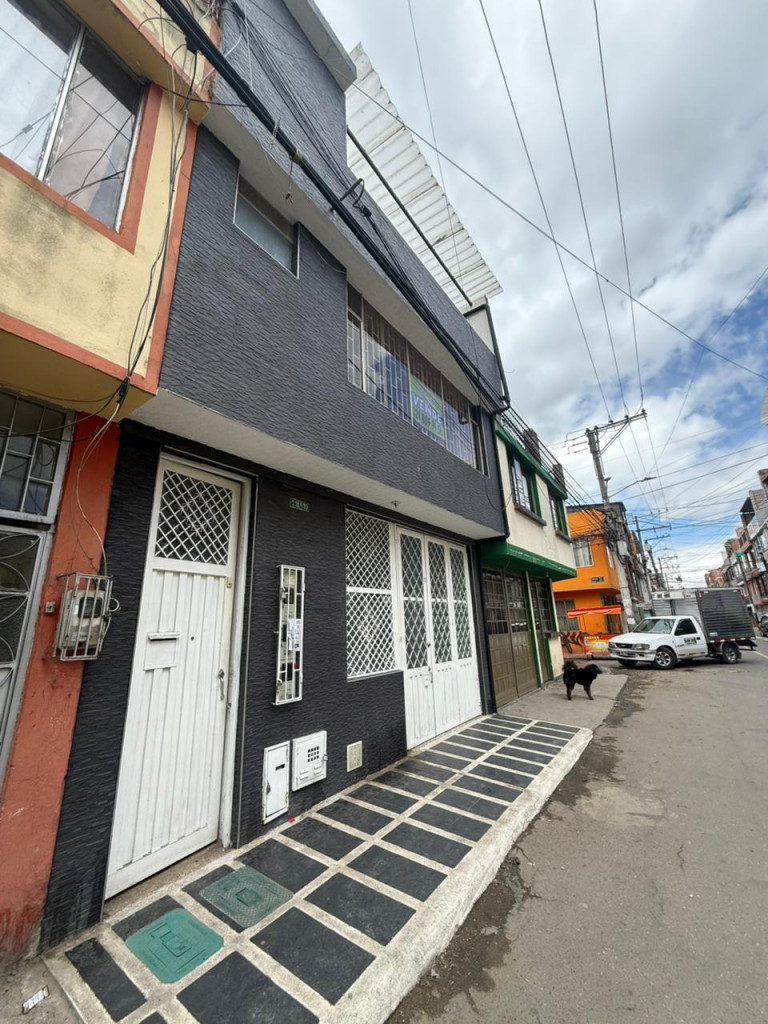 Casa en venta en Linterama, Bogotá · foto 2 de 24