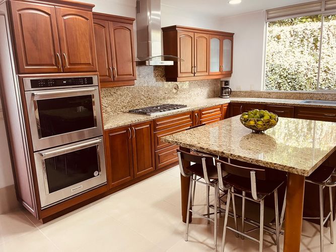Casa de 4 alcobas en venta en El Poblado, Medellín, 658 m² · foto 4 de 14