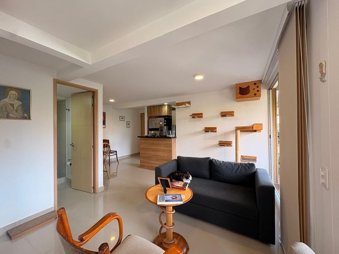 Apartamento de 1 alcoba en venta en Tres Esquinas, Sabaneta, 53 m² · foto 2 de 11