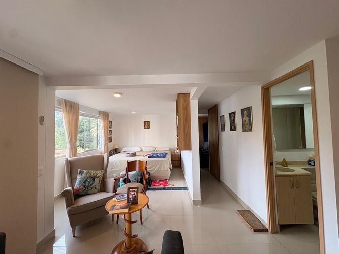 Apartamento de 1 alcoba en venta en Tres Esquinas, Sabaneta, 53 m² · foto 3 de 11