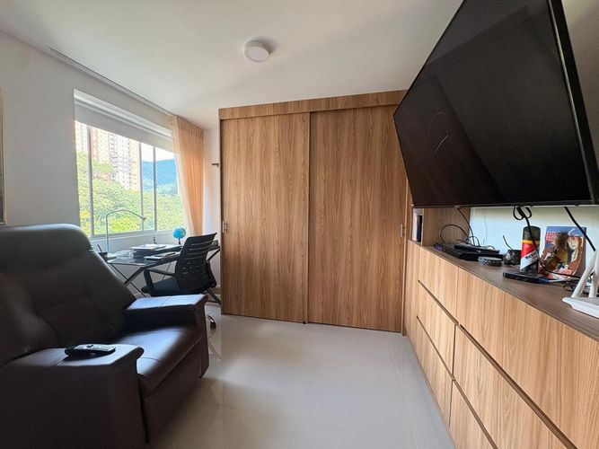 Apartamento de 1 alcoba en venta en Tres Esquinas, Sabaneta, 53 m² · foto 5 de 11