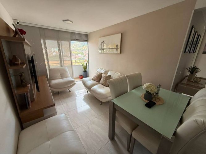 Apartamento de 3 alcobas en venta en San Antonio Del Carrizal, Girón, 68 m² · foto 4 de 12