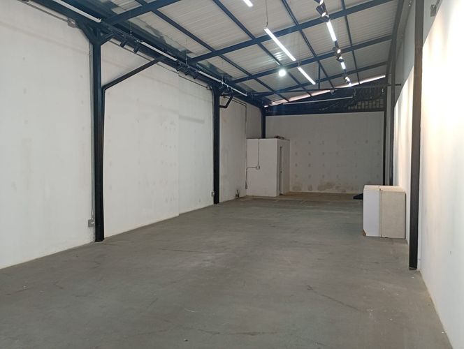 Local en arriendo en San Fernando, Medellín, 132 m² · foto 2 de 10