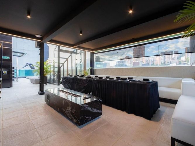 Oficina en venta en El Poblado, Medellín, 1300 m² · foto 9 de 17