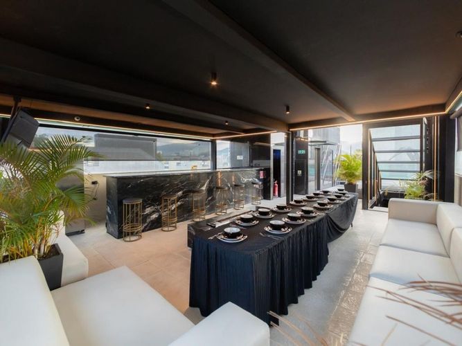 Oficina en venta en El Poblado, Medellín, 1300 m² · foto 3 de 17