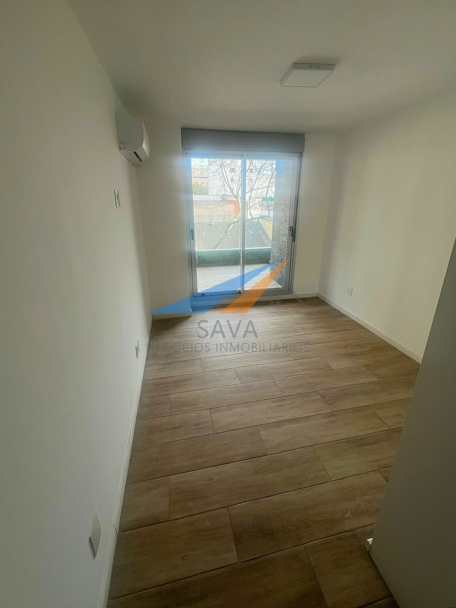 Alquiler Apartamento 1 Dormitorio en Tres Cruces! Terraza con Parrillero. · Foto 2
