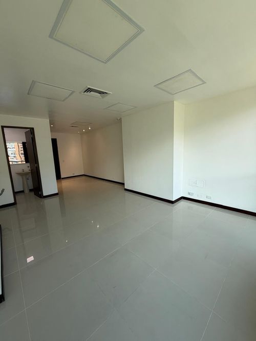 Oficina en arriendo en El Tesoro, Medellín, 35 m² · foto 2 de 4
