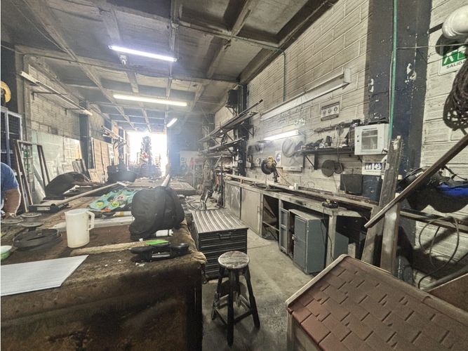 Bodega en venta en El Guayabo, Itagüí, 107 m² · foto 2 de 7