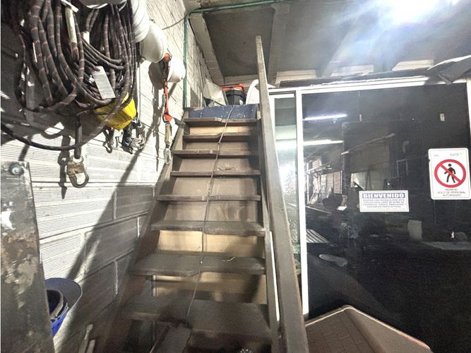 Bodega en venta en El Guayabo, Itagüí, 107 m² · foto 6 de 7