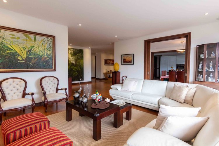 Apartamento de 3 alcobas en venta en Cerros De Los Alpes, Bogotá, 307 m² · foto 2 de 24