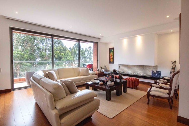 Apartamento de 3 alcobas en venta en Cerros De Los Alpes, Bogotá, 307 m² · foto 4 de 24