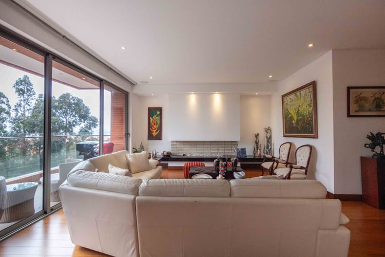 Apartamento de 3 alcobas en venta en Cerros De Los Alpes, Bogotá, 307 m² · foto 13 de 24