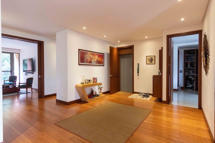 Apartamento de 3 alcobas en venta en Cerros De Los Alpes, Bogotá, 307 m² · foto 14 de 24