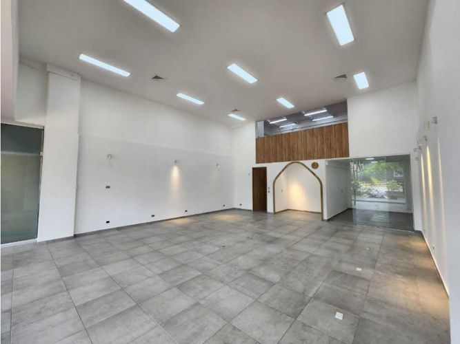 Local en venta en Colombia, Medellín, 130 m² · foto 3 de 5