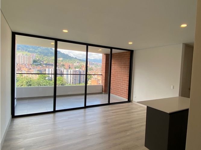 Apartamento de 2 alcobas en venta en Loma Del Escobero, Envigado, 85 m² · foto 2 de 11