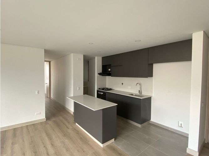 Apartamento de 2 alcobas en venta en Loma Del Escobero, Envigado, 85 m² · foto 3 de 11