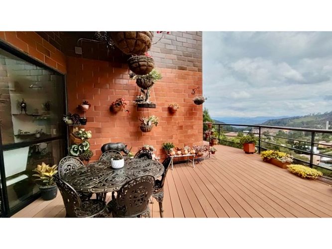 Casa de 7 alcobas en venta en Loma Del Escobero, El Retiro, 617 m² · foto 2 de 24