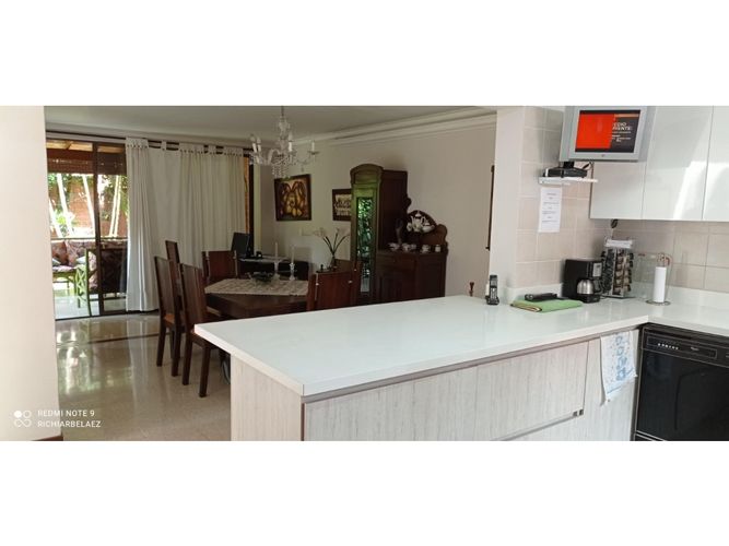 Casa de 4 alcobas en venta en La Visitación, Medellín, 352 m² · foto 4 de 24