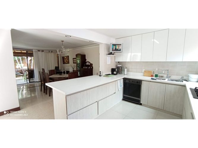 Casa de 4 alcobas en venta en La Visitación, Medellín, 352 m² · foto 5 de 24